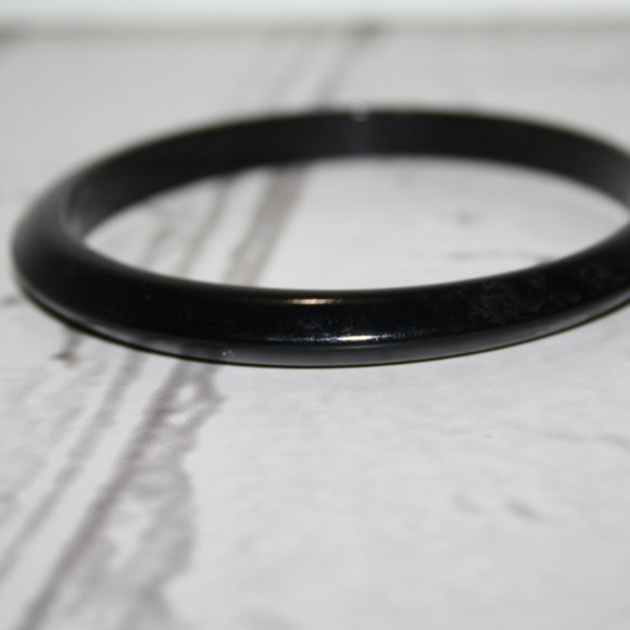 Beautiful chunky black bangle bracelet 7" - Picture 1 of 4